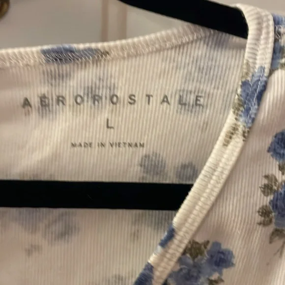 Aeropostale cotton long sleeve v-neck crop top, Size L, NWT - Picture 2 of 5